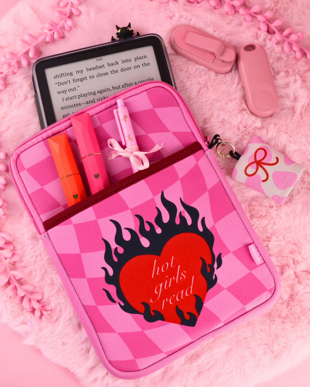 Hot Girls Read E-reader / Book Sleeve